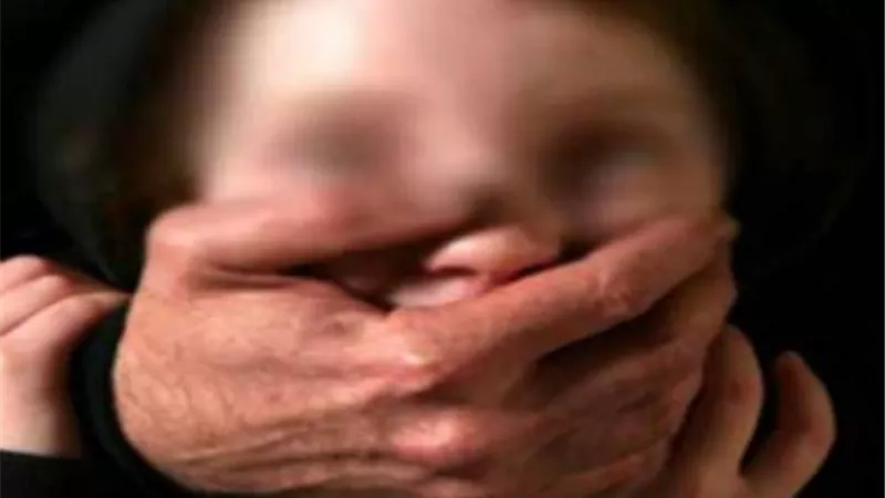 خطفوا طفلة جيرانهم لاسترداد أموالهم