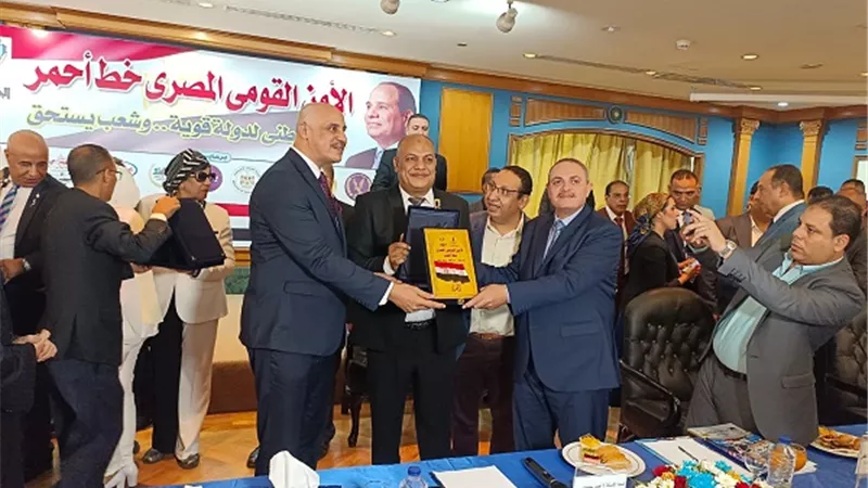 الكاتب الصحفى احمد سليمان يكرم وزراء الأوقاف وقطاع الأعمال والشباب