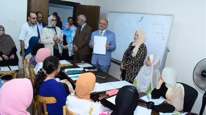 رئيس جامعة سوهاج يتابع انتظام العملية التعليمية في اسبوعها الثالث