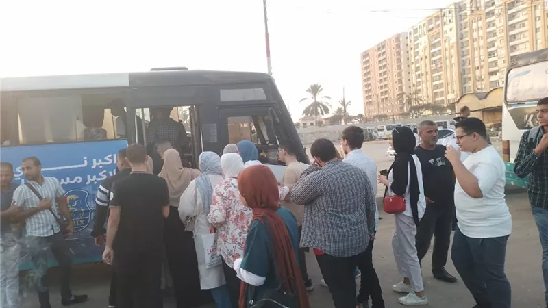 توفير 35 سرفيسا و6 اتوبيسات لنقل طلاب دسوق الى جامعة كفر الشيخ
