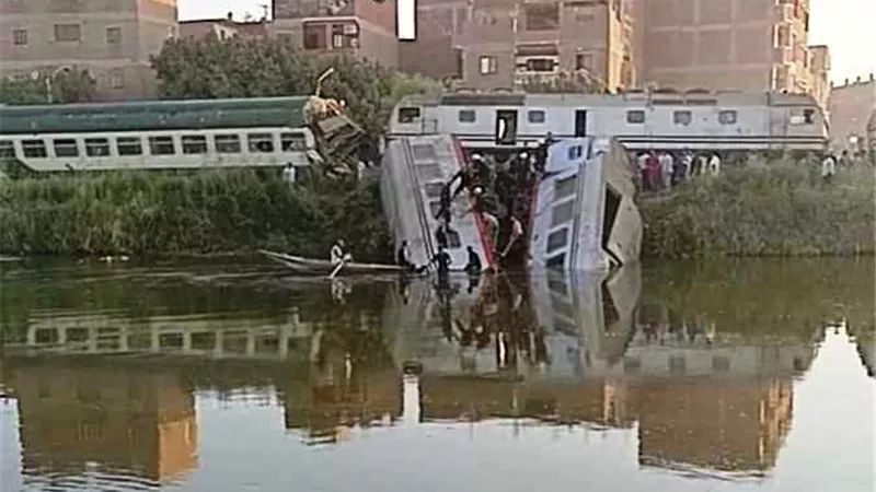 إسماعيل كمال يتابع الحالة الصحية للمصابين من محافظة أسوان