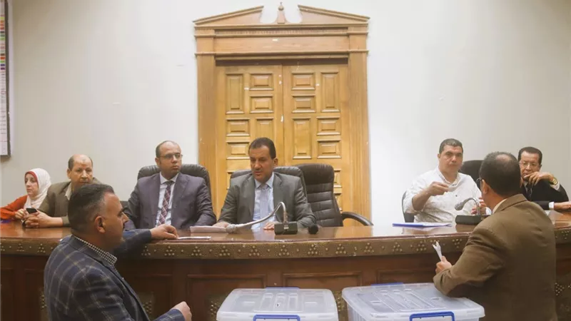 إجراء القرعة العلنية لحجز 32 وحدة طعام متنقلة بمدينة العاشر