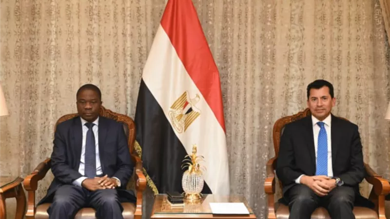 وزير الشباب يبحث التعاون الثنائي مع سفير كوت ديفوار بالقاهرة
