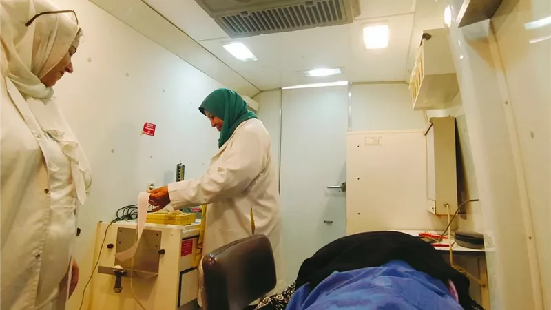 قافلة طبية تعالج 1259 مواطنًا بالمجان بقرية بالشرقية