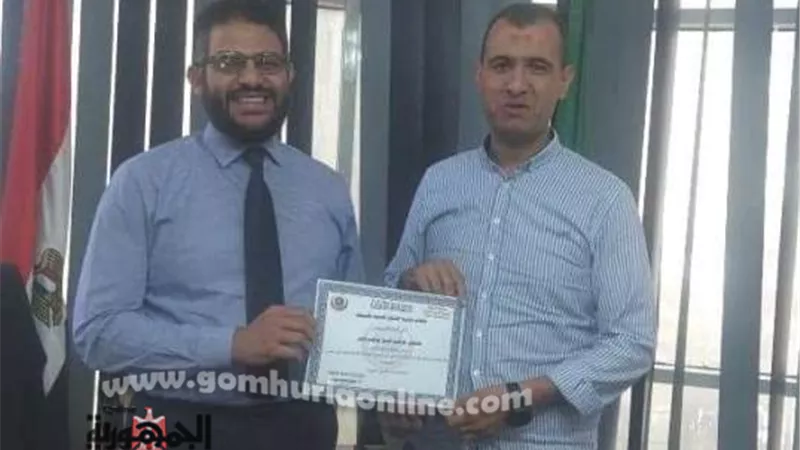 وكيل وزارة الصحة يكرم مدير مستشفى أشمون العام والمدير المالي