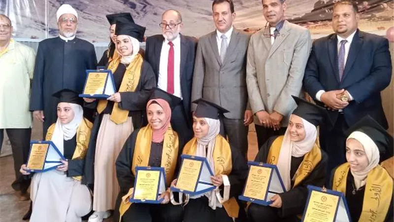 عبد اللاه وسلامة يكرمان أوائل الجمهورية بمدرسة سلطان العويس