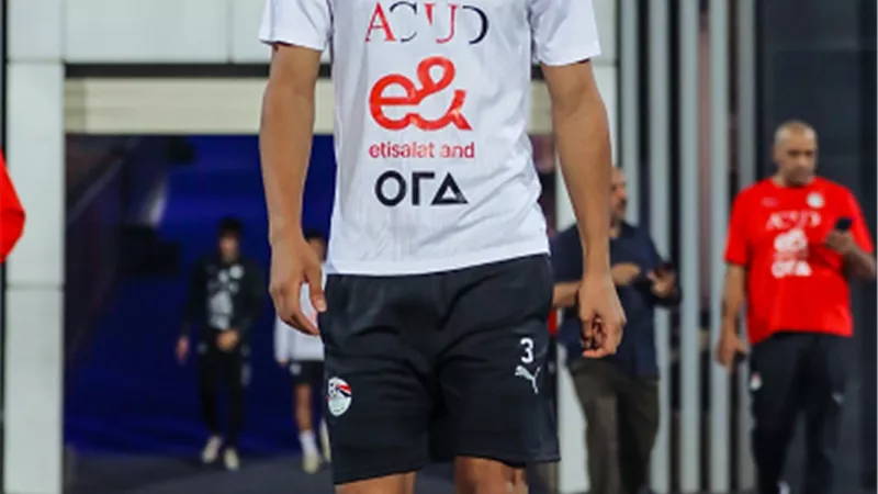 علي ماهر يطمئن على أحمد عيد ويشيد بأدائه مع المنتخب