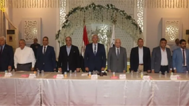 محافظ القليوبية يبحث عددا من المشاكل وسبل حلها بمدن العبور والخانكة والخصوص