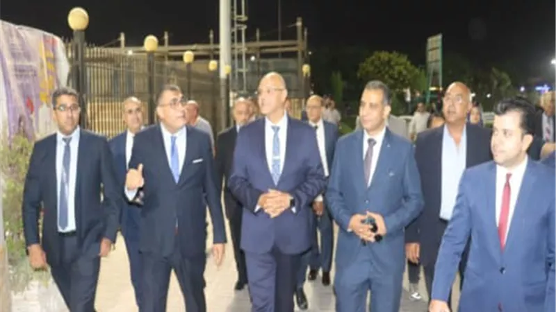 محافظ القليوبية يضع حجر الاساس للمشروعات التنموية بنادى العبور