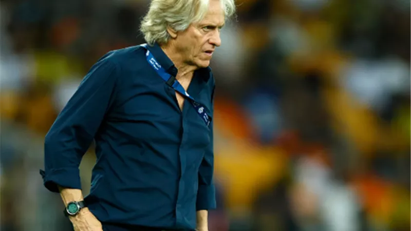 شاهد.. ماذا فعل مدرب الهلال السعودي مع الجماهير
