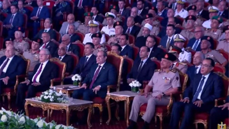 السيسي يشاهد أوبريت 