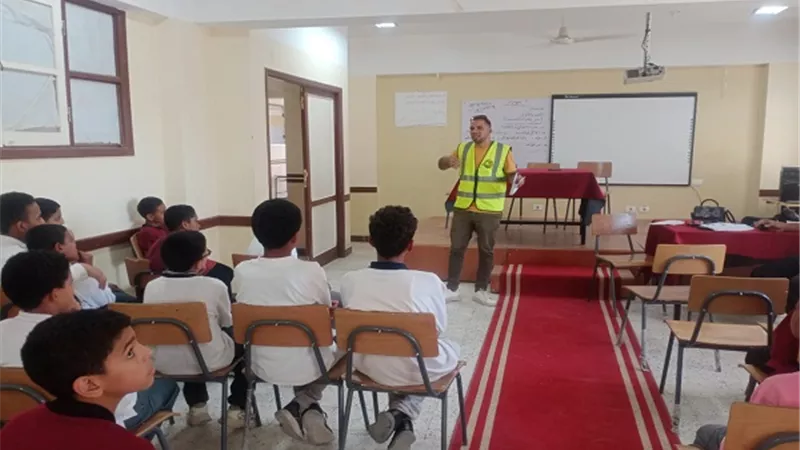 ترشيد المياه.. حملة توعية بمدرسة أرمنت الابتدائية بالأقصر