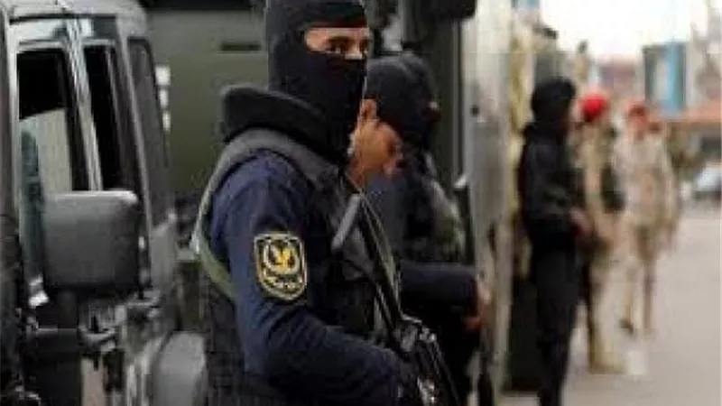 الأمن يكشف ملابسات ظهور شخص عارٍ وبيده سلاح أبيض بالدقهلية