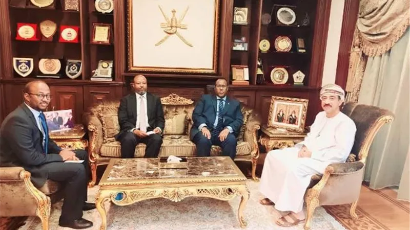سفير الصومال يبحث مع نظيره العماني سبل تعزيز التعاون المشترك