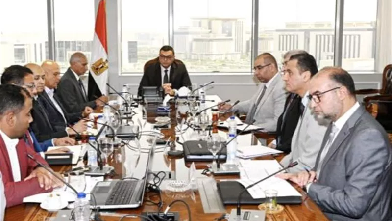 وزيرالإسكان يتابع سيرالعمل بمشروعات الإسكان بعدد من المدن الجديدة