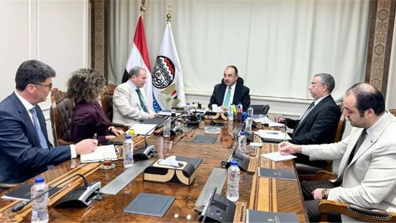 وزير قطاع الأعمال يبحث مع إس آند بي جلوبال فرص التعاون المشترك