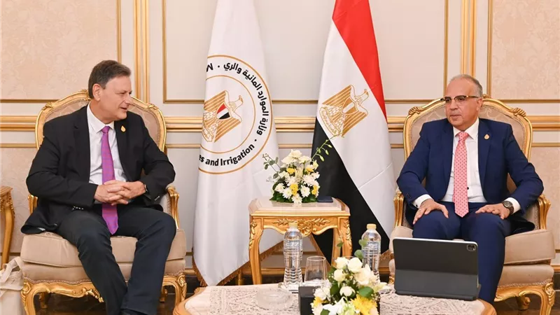 سويلم يبحث مع وزير البيئة والطاقة اليوناني سبل التعاون المشترك