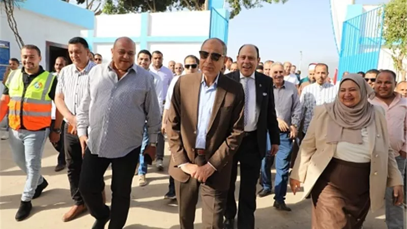 محافظ المنيا يتفقد محطة مياه قلندول مركز ملوي