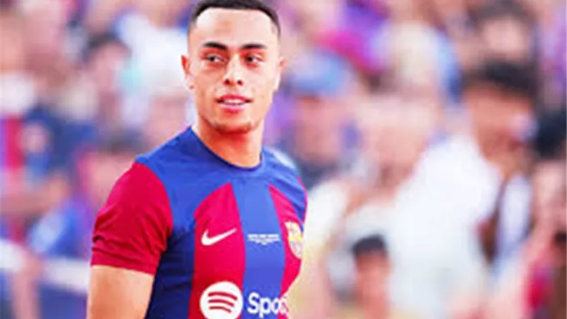 نجم برشلونة السابق: تشافي لم يكن أمينا معي