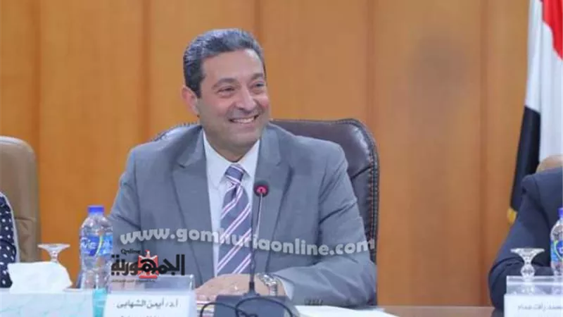 محافظ دمياط يكريم مدير الشباب والرياضة ومديرة الإتصال السياسى