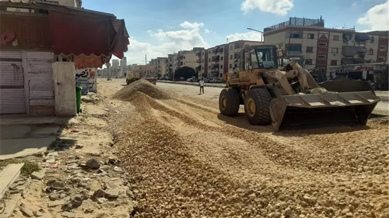 استمرار الرصف والتجميل بشارع كسري بمناخ بورسعيد