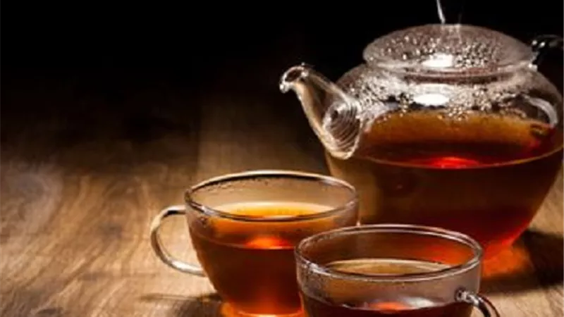 دراسة .. شرب الشاي يومياً قد يؤخر الشيخوخة