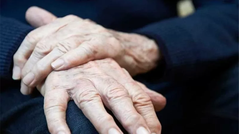 أسباب الرعاش عند كبار السن