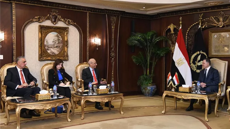 وزير الخارجية يستقبل وزير الدولة البريطانى للشرق الأوسط وشمال إفريقيا