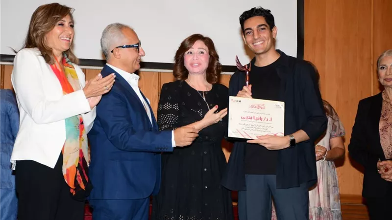 توزيع جوائز أفضل مقال أو دراسة نقدية عن الأفلام القصيرة جدا