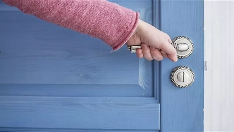 ذكر تتنحى له الشياطين ويكفيك..ردده قبل الخروج من المنزل