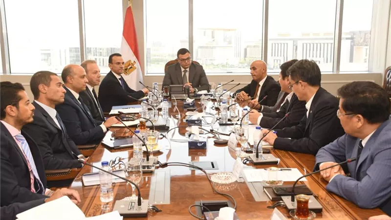 وزير الإسكان يتابع تنفيذ مشروعات 