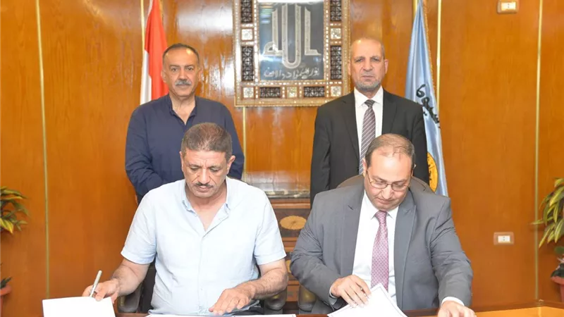 محافظ أسيوط يشهد توقيع بروتوكول مع الكهرباء لزراعة أشجار الجوجوبا