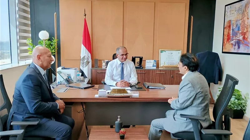 الإسكان تبحث توطين صناعة المهمات الكهروميكانيكية لمحطات المياه والصرف
