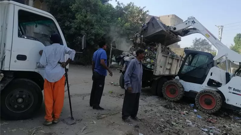 محافظ المنيا يتابع جهود الوحدات المحلية في حملات النظافة