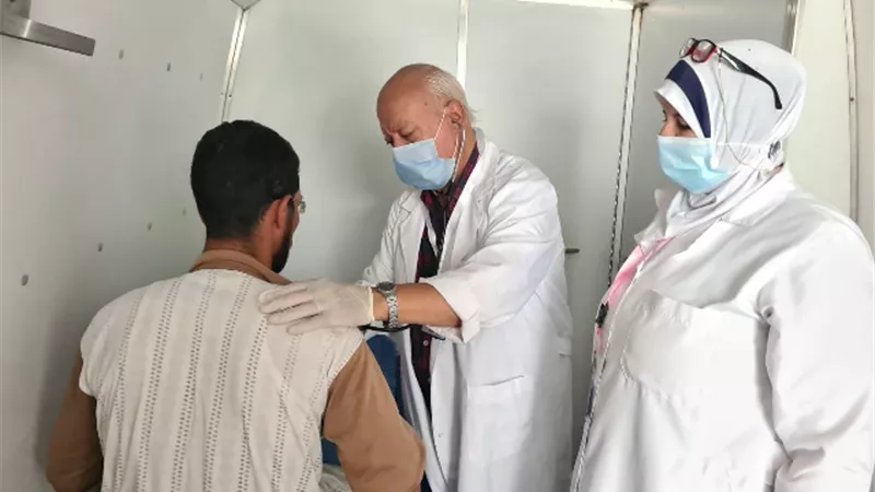 الكشف على 865 حالة بقافلة عمر بن الخطاب بمركز بدر