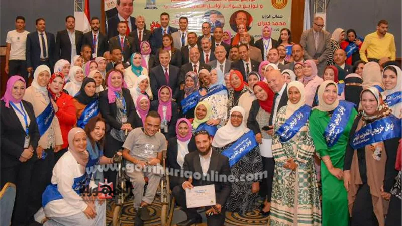 جبران وأحمد خالد يسلمان عقود عمل لذوي الهمم بالإسكندرية