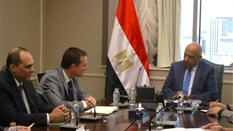 وزير الكهرباء: مواجهة سرقات التيار بالتكنولوجيا