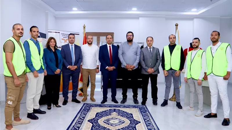تسليم 700 قطعة ملابس من انتاج المتعافين من الإدمان لبنك الكساء