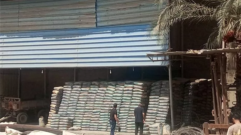 ضبط 82 طن أسمدة ومواد بناء وأعلاف مجهولة المصدر بالشرقية
