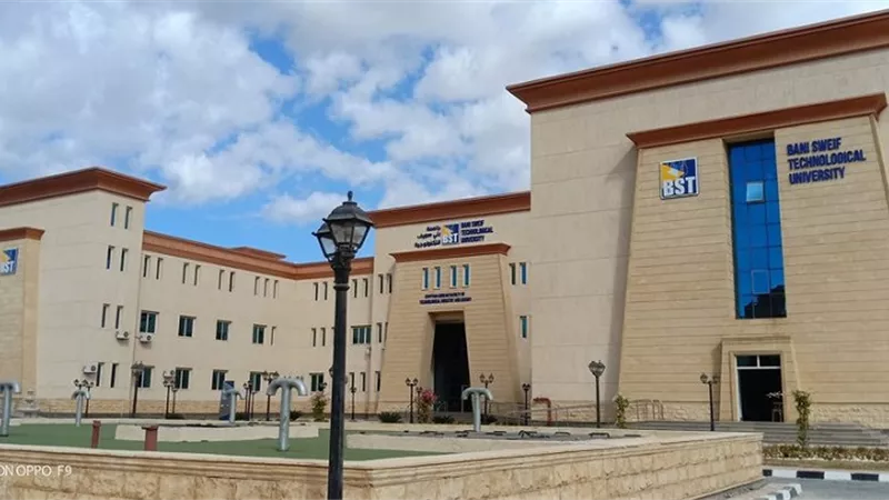 إصابة عاملين في تحطم لوح زجاجى بجامعة بنى سويف التكنولوجية