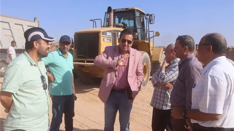 رئيس جهاز العاشر يتابع مشروعات الصرف الصناعي