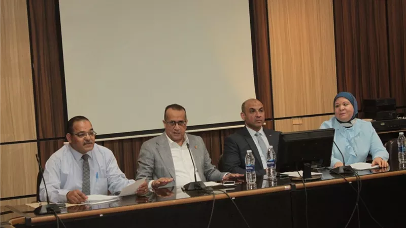 جامعة أسيوط تعقد اجتماعًا لمناقشة آليات التخلص الآمن من النفايات