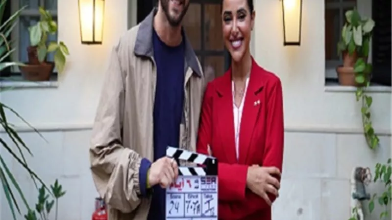 أحمد مالك وآية سماحة يدخلان لوكيشن فيلم 