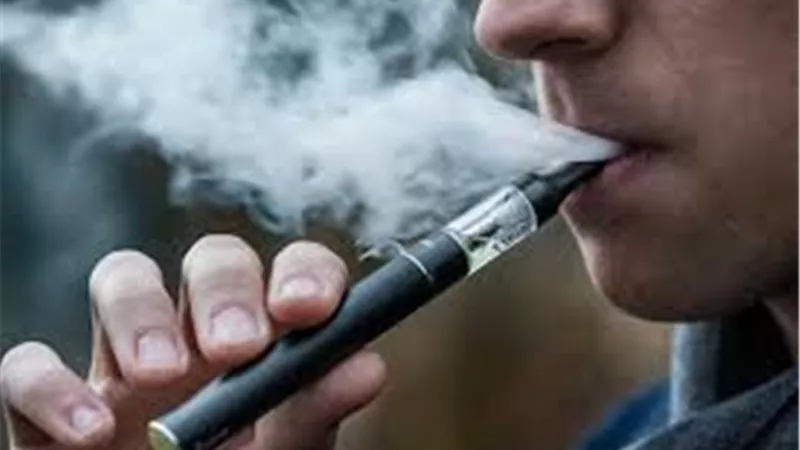 تحذيرات مهمة بشأن السجائر الإلكترونية