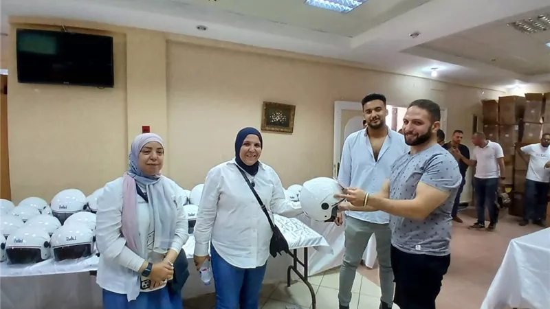 وزارة الشباب توزع 250 خوذة علي المشاركين في مبادرة «Helmet4Life»