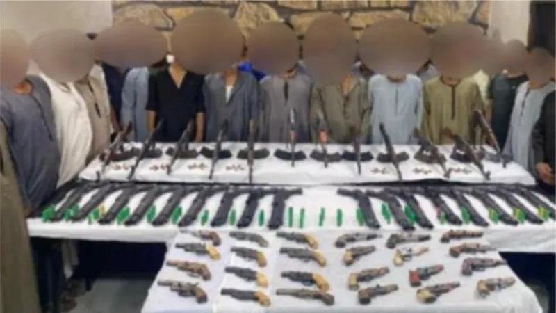 القبض على معلمين الكيف وتجار السلاح في 3 محافظات