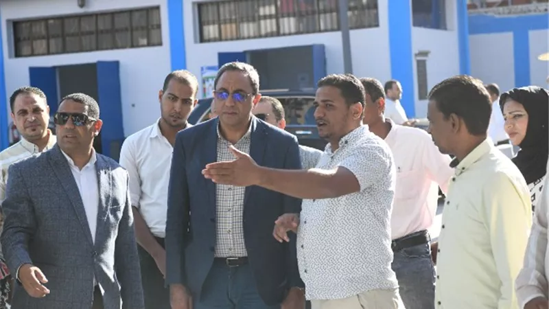محافظ قنا يفتتح محطة مياه نقادة المدمجة