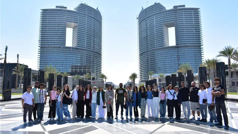 طلاب كلية الهندسة بالجامعة الألمانية يزورون مدينة العلمين الجديدة