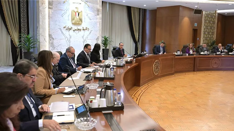 رئيس الوزراء يعقد اجتماعًا لوضع تصوُر للمنظومة الشاملة للإقراض الصغير