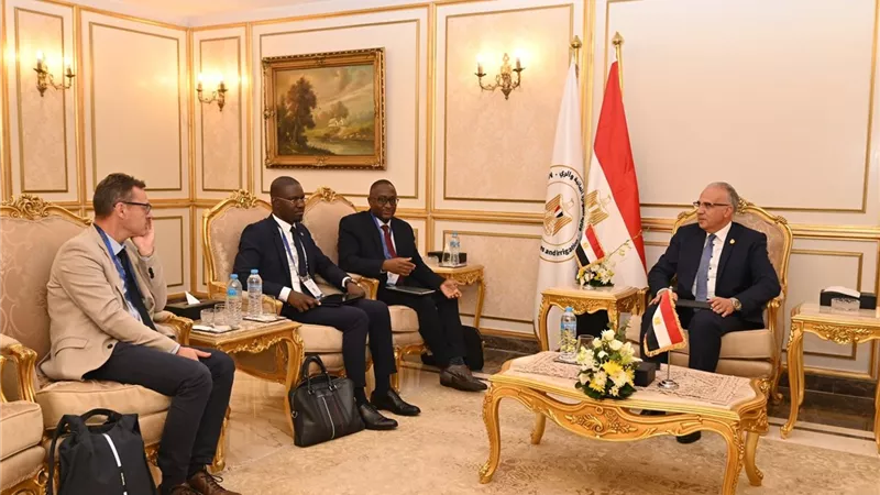 وزير الري يلتقي مدير إدارة المياه بالبنك الأفريقي للتنمية